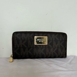 Michael kors zip wallet
